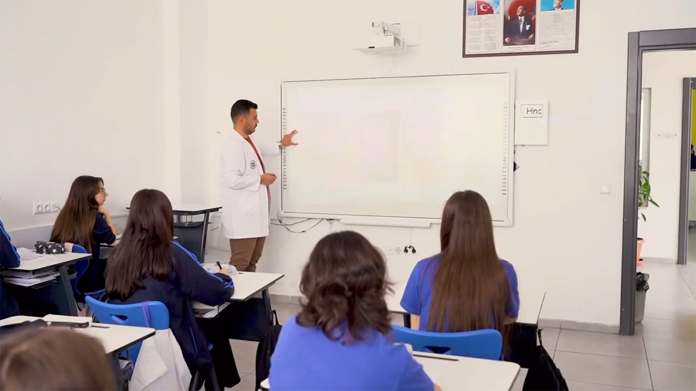 Metod Koleji olarak biz, bu kutsal mirasın bilincinde, Atatürk’ün izinde yürüyen gençler yetiştiriyoruz !