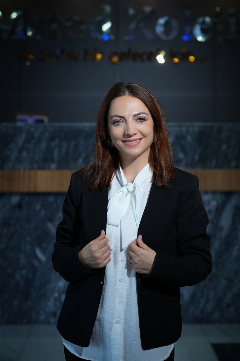 GÖZDE ERKONYA ANASINIFI YARDIMCI ÖĞRETMEN