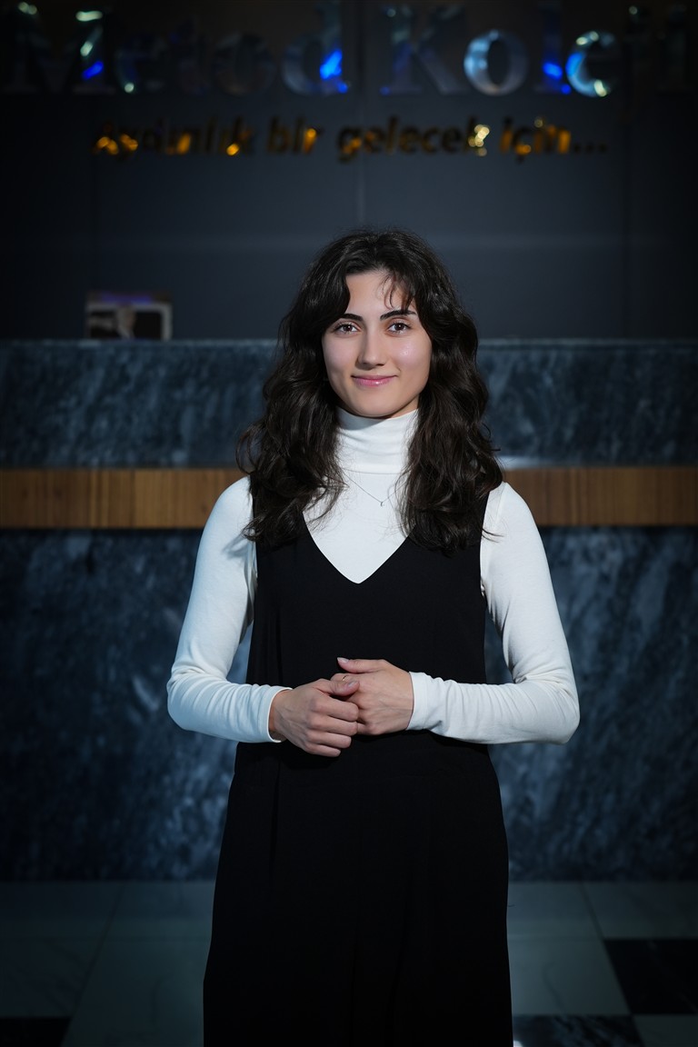 MELİKE PERDECİER İNGİLİZCE ÖĞRETMENİ